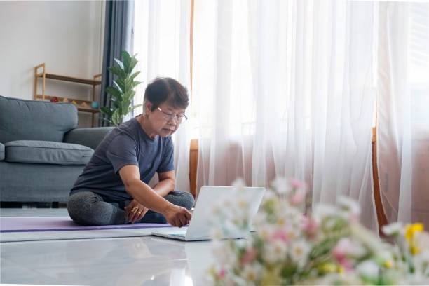 스트레칭 일지를 쓰는 이해순 씨